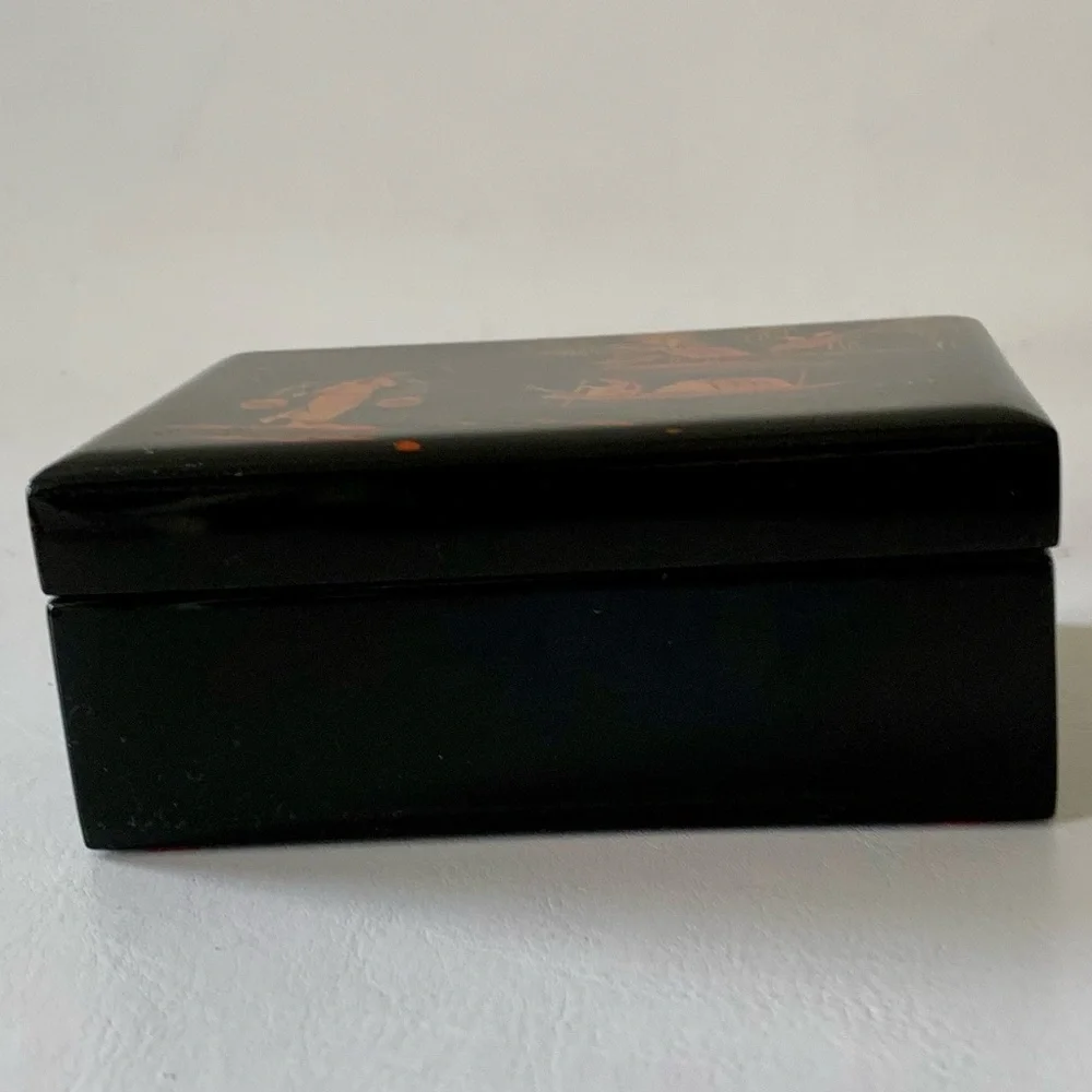 Vintage  Lacquered jewelry box with a mirror 2/4.5/3”